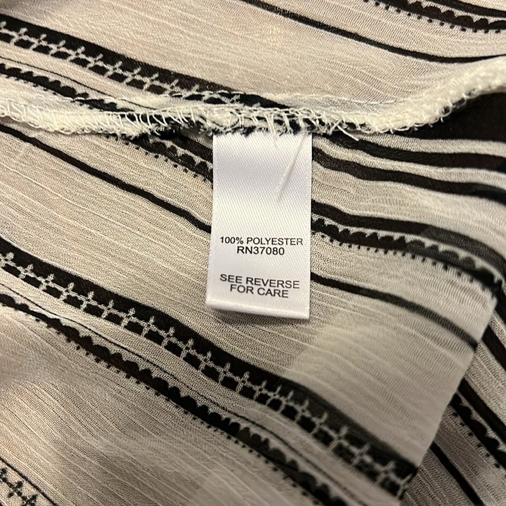 Cato Plus Size Lightweight Sheer Duster, Sz. 14/16W. - Picture 9 of 10